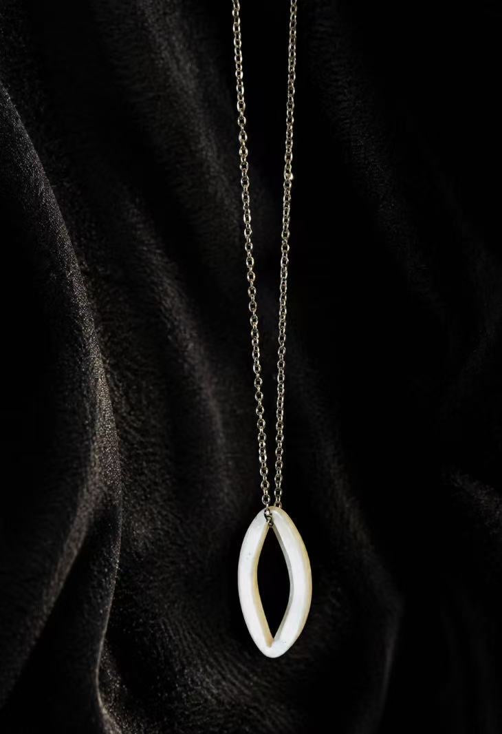 Mother of Pearl Necklace (Classic)